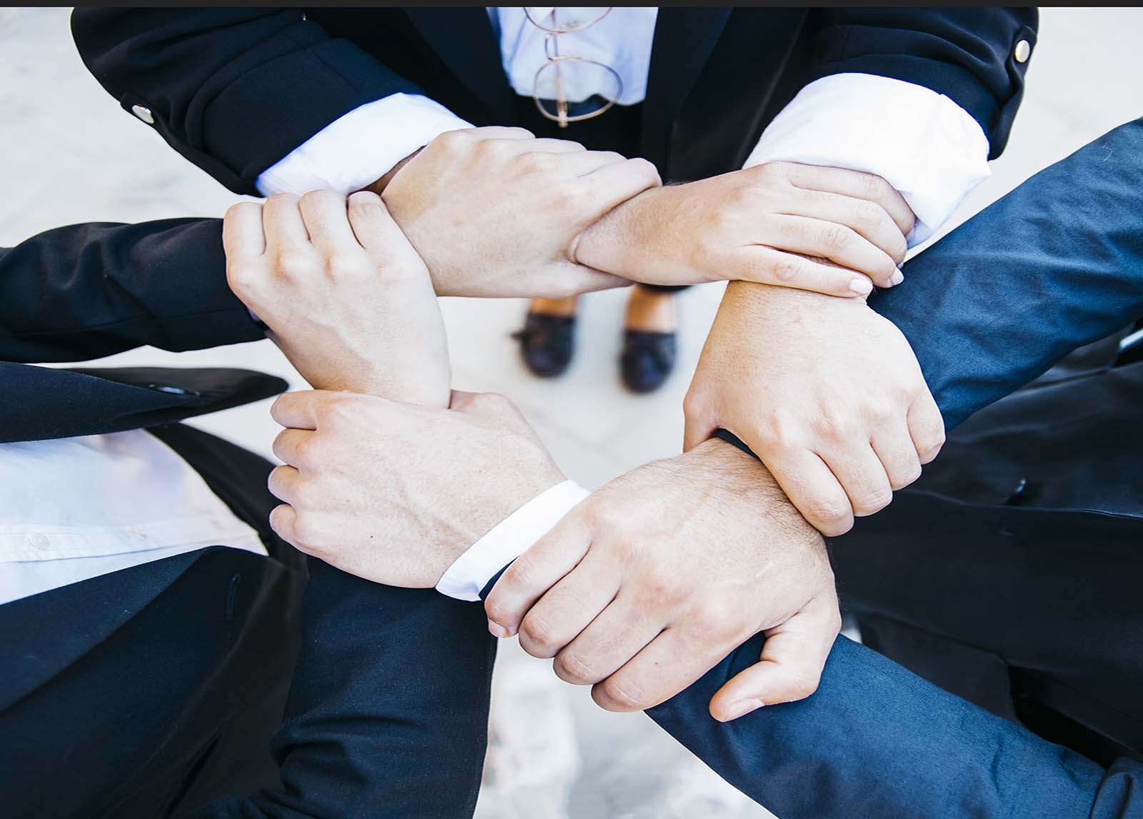 Effective Leadership: The Art of Guiding Teams to Success  بناء ثقافة مؤسسية قوية: الأساس للنجاح المستدام